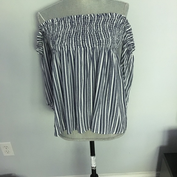 NWOT Paper Crane blouse Sz M striped cold shoulder stunning! - Picture 2 of 8